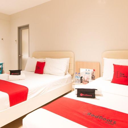 Отель Reddoorz @ General Segundo Avenue Лаоаг Экстерьер фото